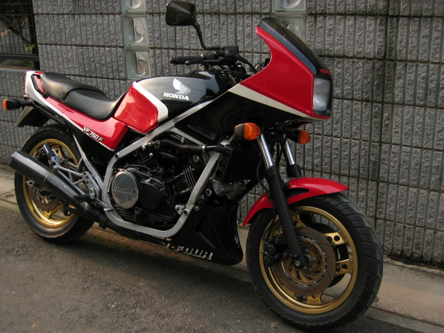 VF750F