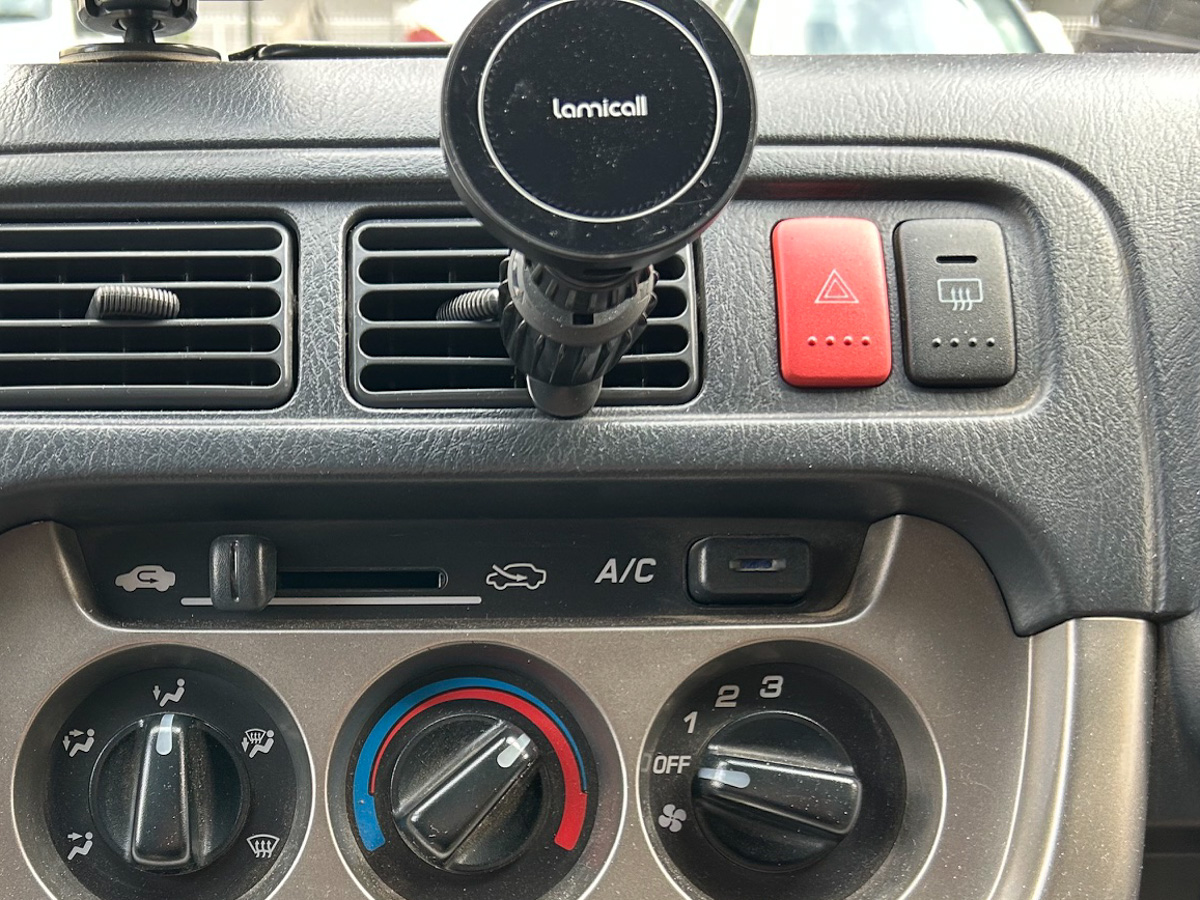 MagSafe車載スマホホルダーをアクティバンに